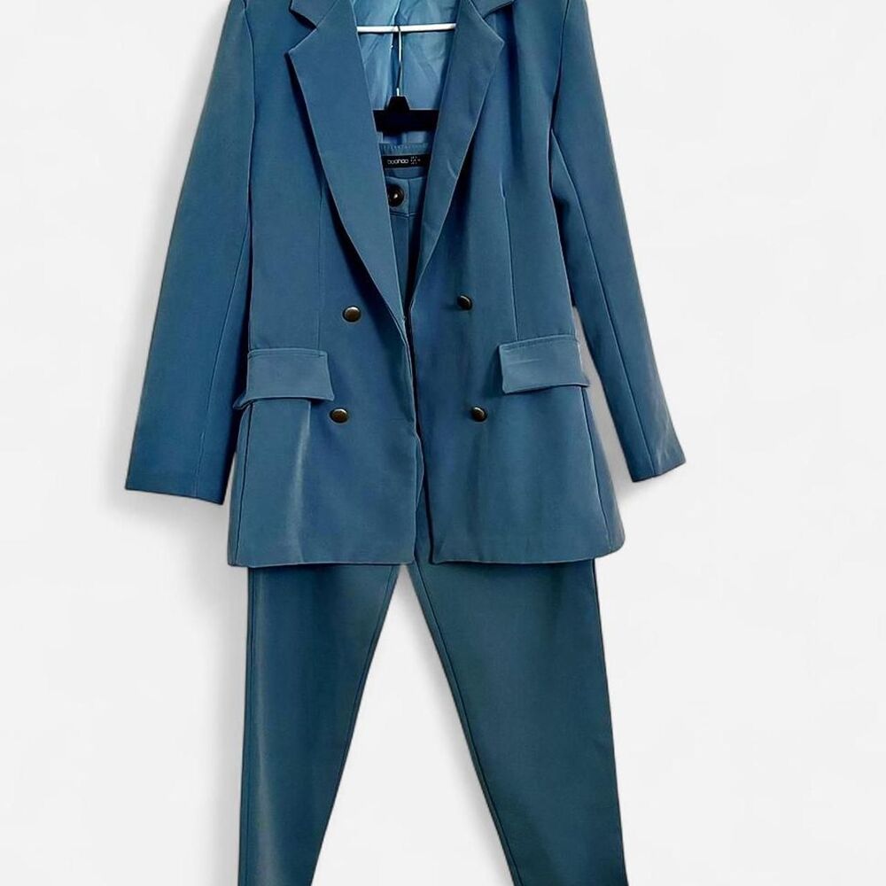 Boohoo Women's Blue Blazer and Pant Suit Set - Picture 2 of 8